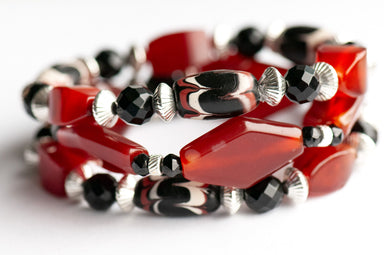 Handmade bracelet set with Carnelian, black onyx, spinel and Java glass beads