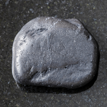 Shungite Stone: Healing Properties, Benefits & Uses
