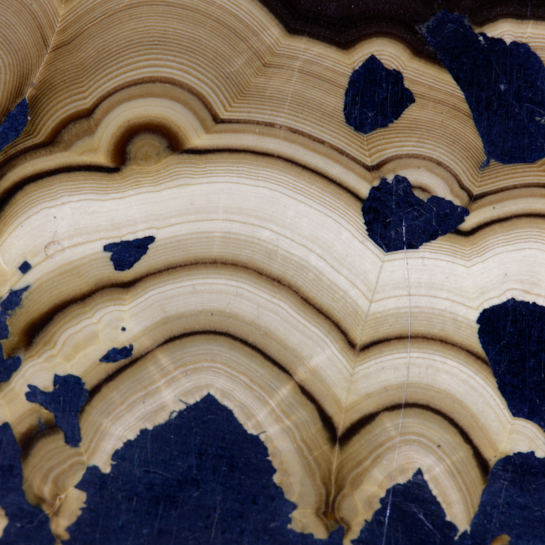 Schalenblende: The Mystical Layered Crystal for Protection and Spiritual Growth