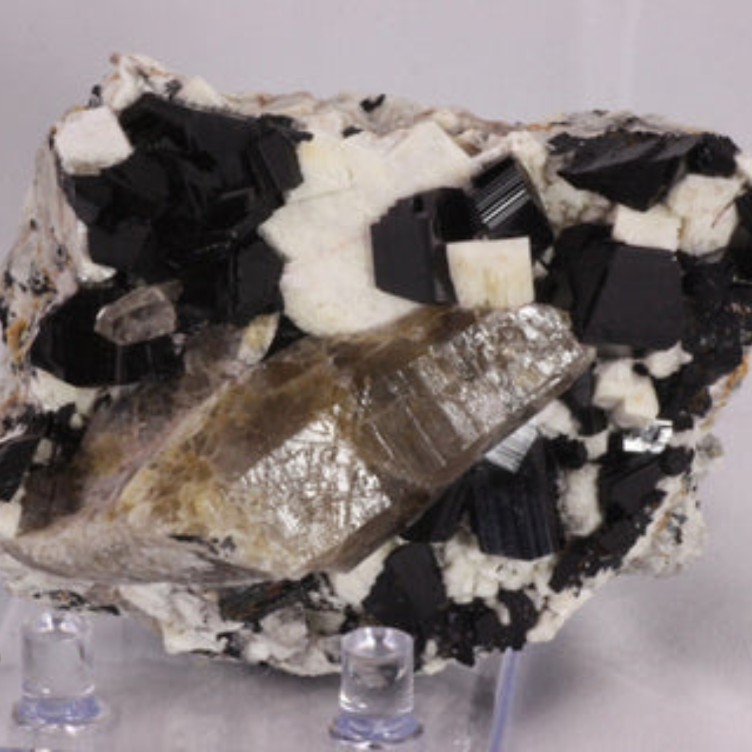 Arfvedsonite Benefits: Enhance Your Life with Its Healing Powers and Properties