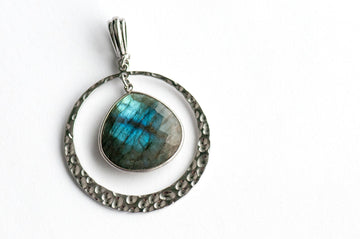 Pendant with Customizable Chain Collection