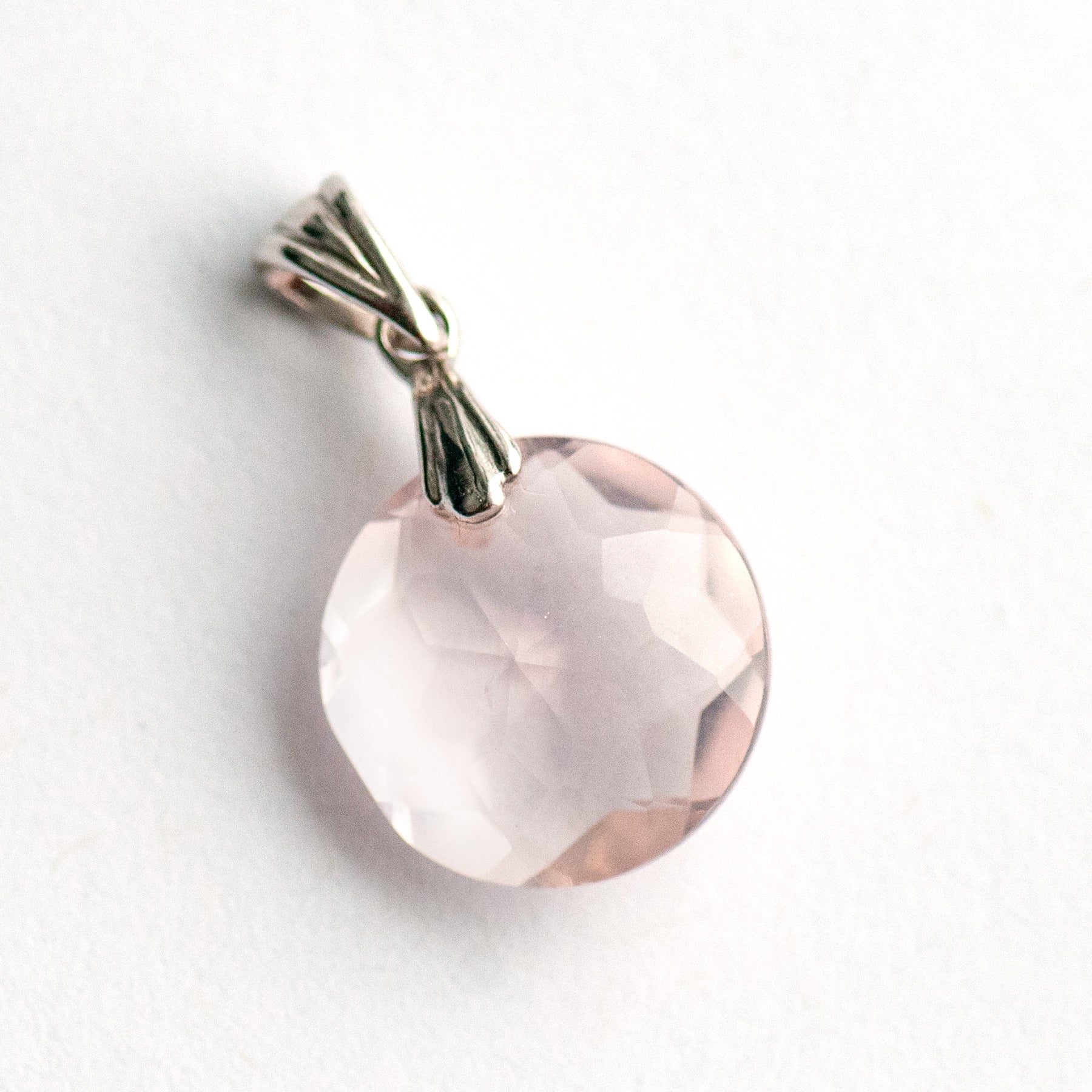 Handcrafted Elegance – Gemstone Pendants with Customizable Chain