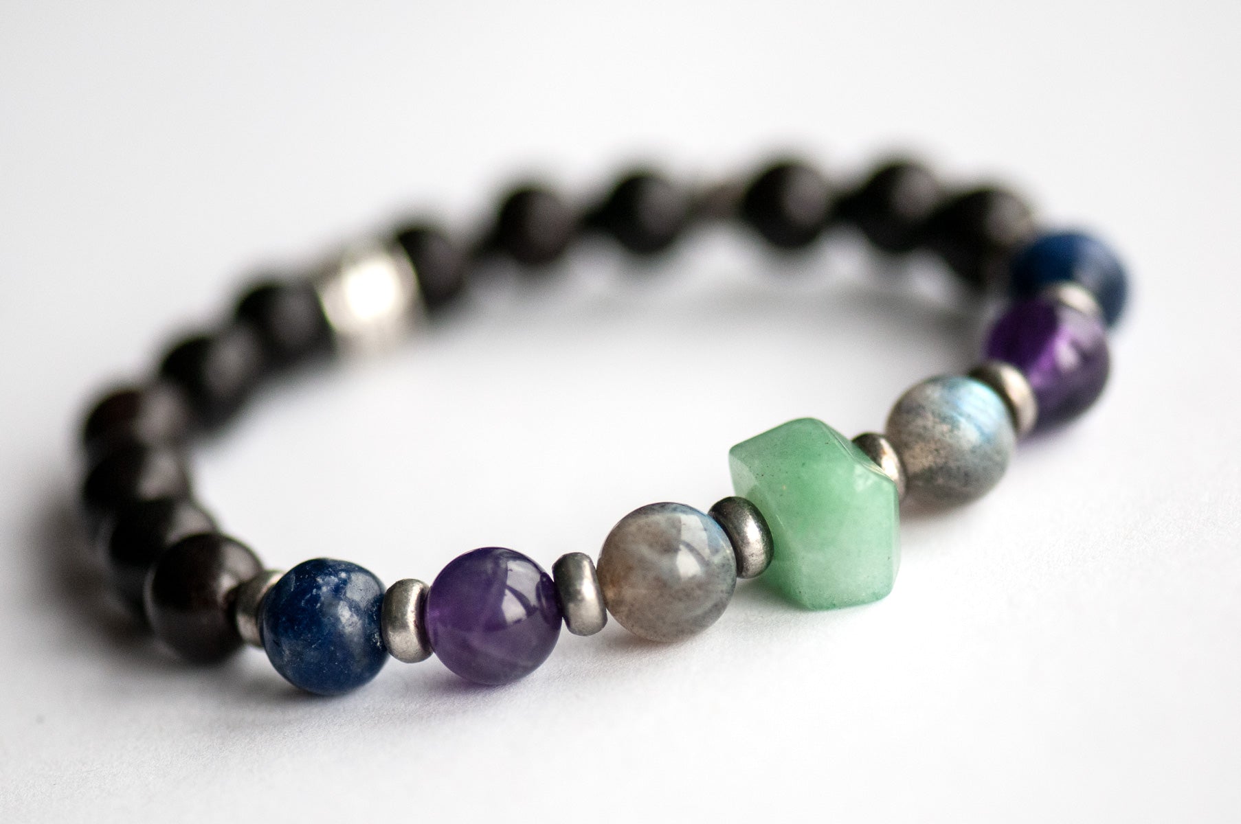 Gemstone bracelet for imagination with Amethyst and Sodalite