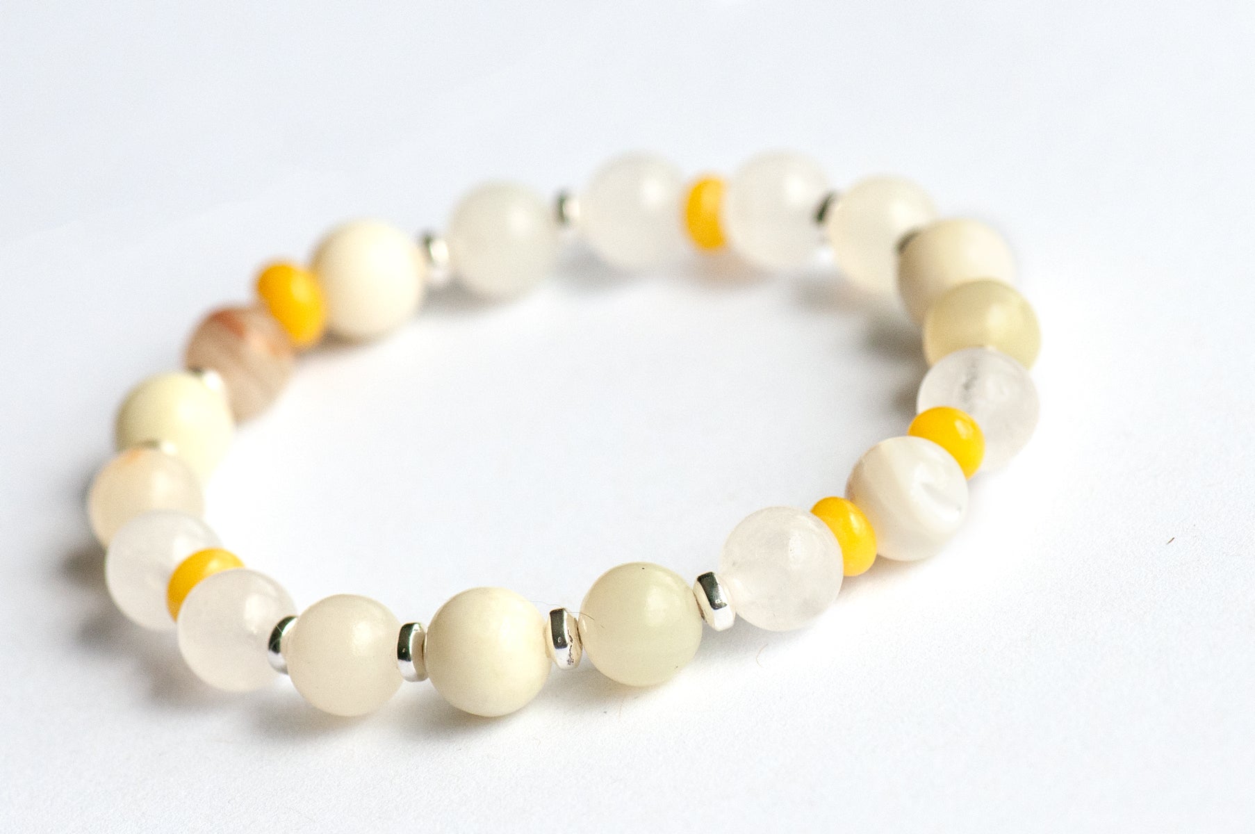 single supporting bracelet