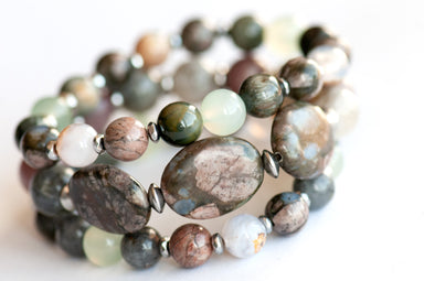 Subtle Lynx combines Jaspers, Jades, Chalcedony, and Labradorite in a soft and easy to wear colour palette. 