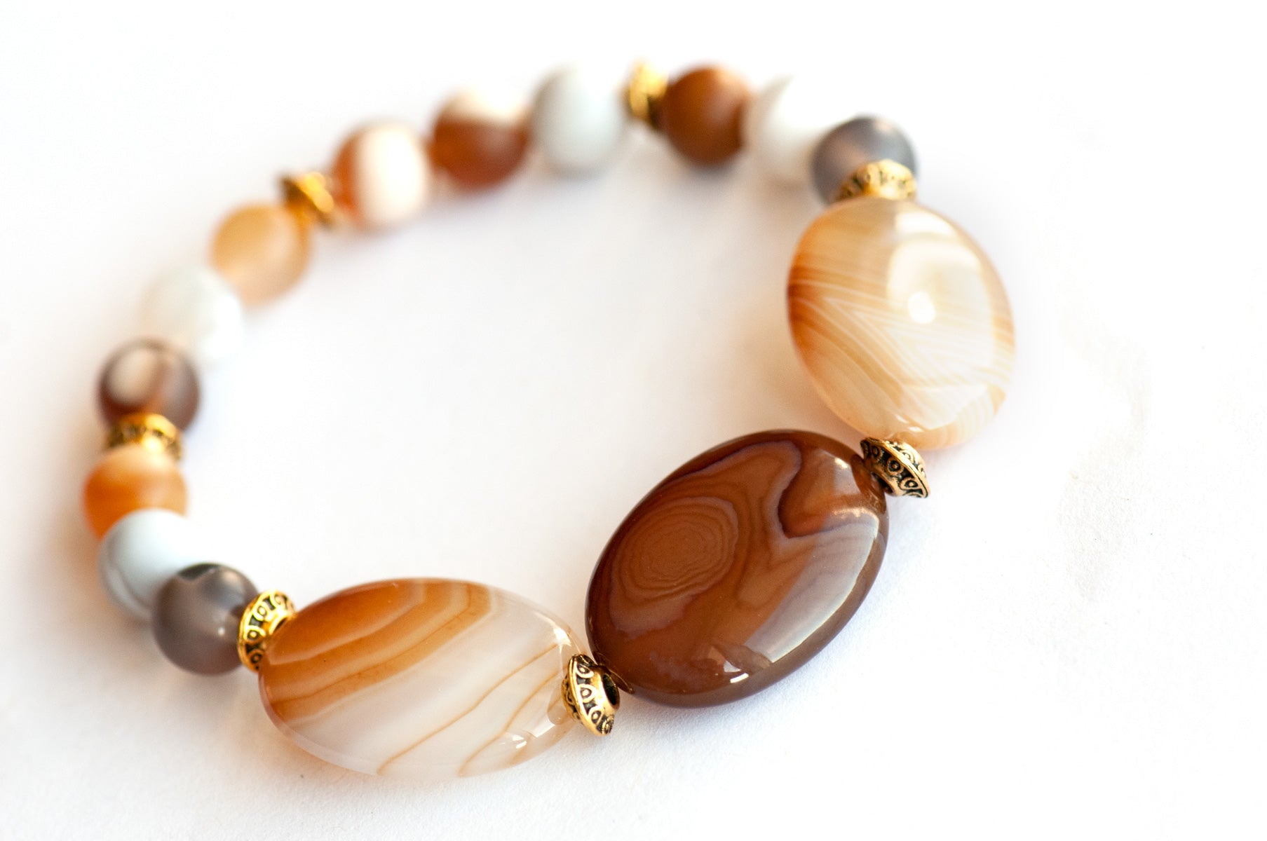 Natural Agate single oval band stretch bracelet with gold accent beads handmade in New Brunswick Canada